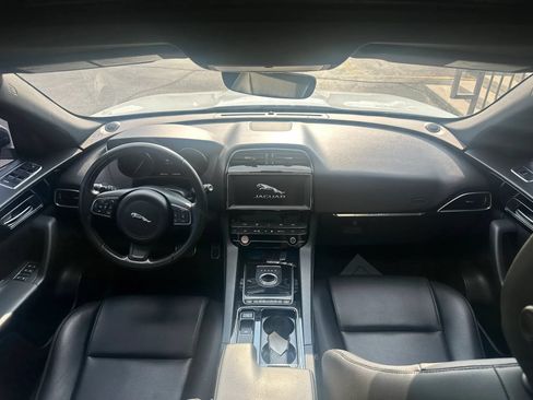Used 2019 Jaguar F-PACE Premium AWD/4WD image 15
