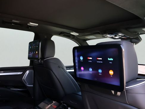 Used 2025 Cadillac Escalade V AWD/4WD image 15