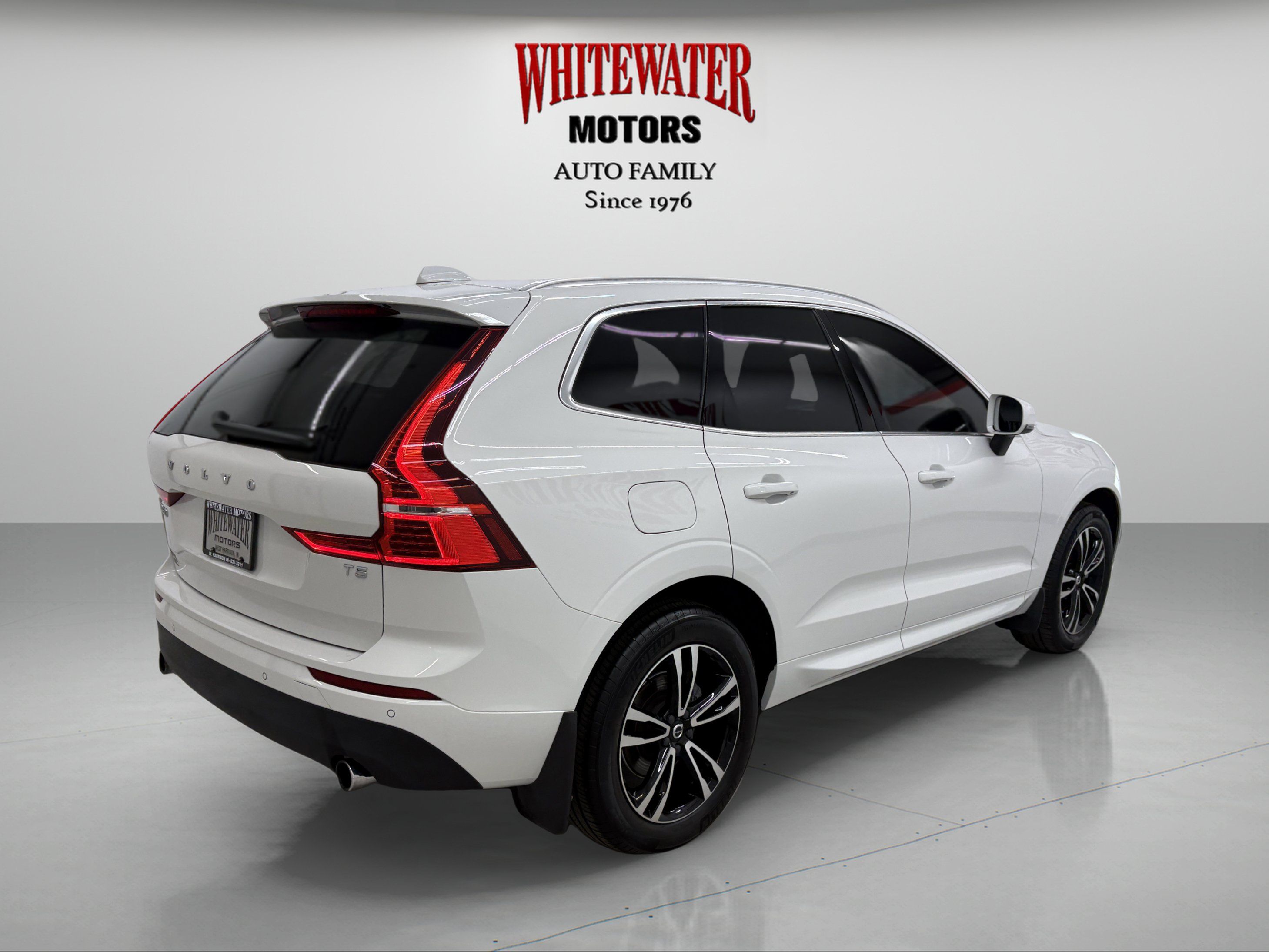 Used 2021 Volvo XC60 T5 Momentum AWD/4WD image 4