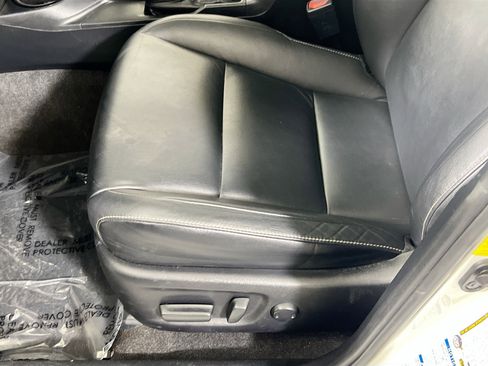 Used 2016 Toyota RAV4 Limited image 18