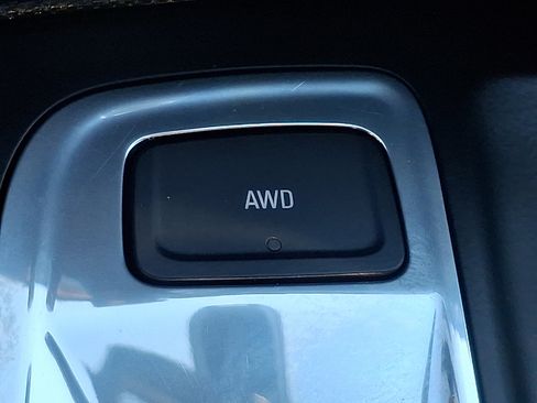 Used 2018 Chevrolet Equinox LT AWD/4WD image 25