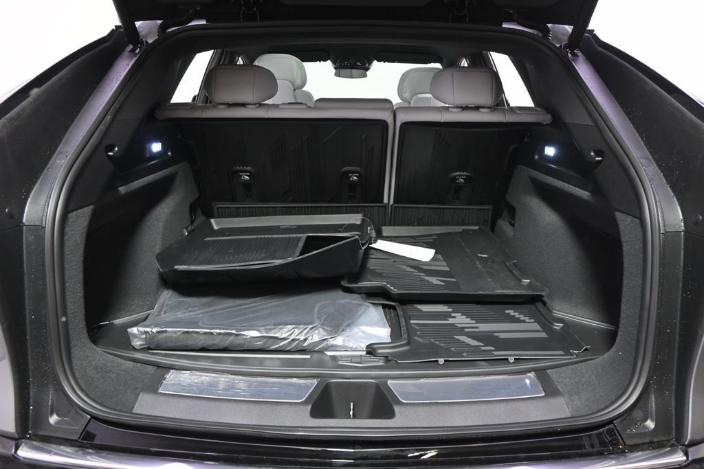 New 2026 Cadillac Lyriq Luxury w/ LPO, Floor Liner Package AWD/4WD image 19