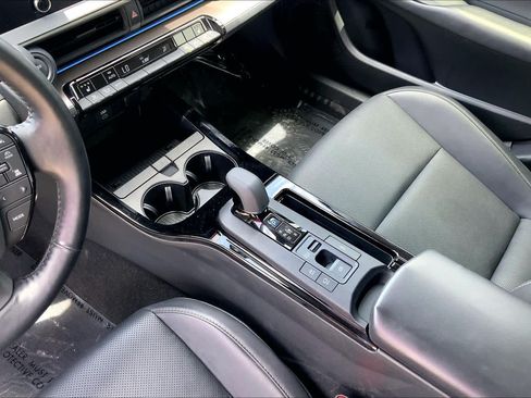 Used 2024 Toyota Prius XLE FWD image 16