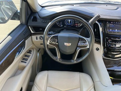 Used 2020 Cadillac Escalade Premium Luxury image 14