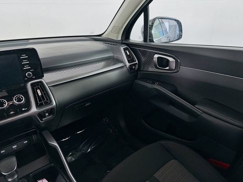 Used 2023 Kia Sorento LX image 28