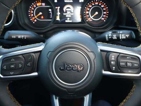 Used 2024 Jeep Wrangler Sahara image 11