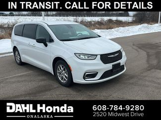 Used 2024 Chrysler Pacifica Touring-L video 1