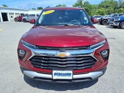 Used 2025 Chevrolet TrailBlazer LT AWD/4WD image 9