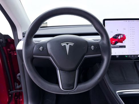 Used 2024 Tesla Model Y 2WD image 30