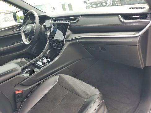 Used 2024 Jeep Grand Cherokee L Altitude image 21