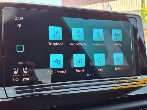 Used 2025 Volkswagen Atlas SE FWD image 12