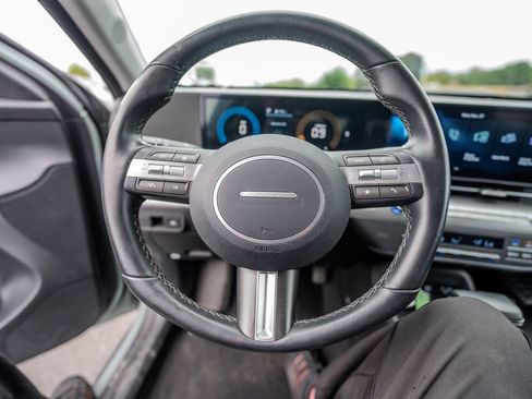 Certified 2025 Hyundai Kona SEL image 13