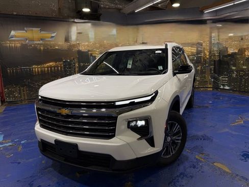 New 2026 Chevrolet Traverse LT image 1