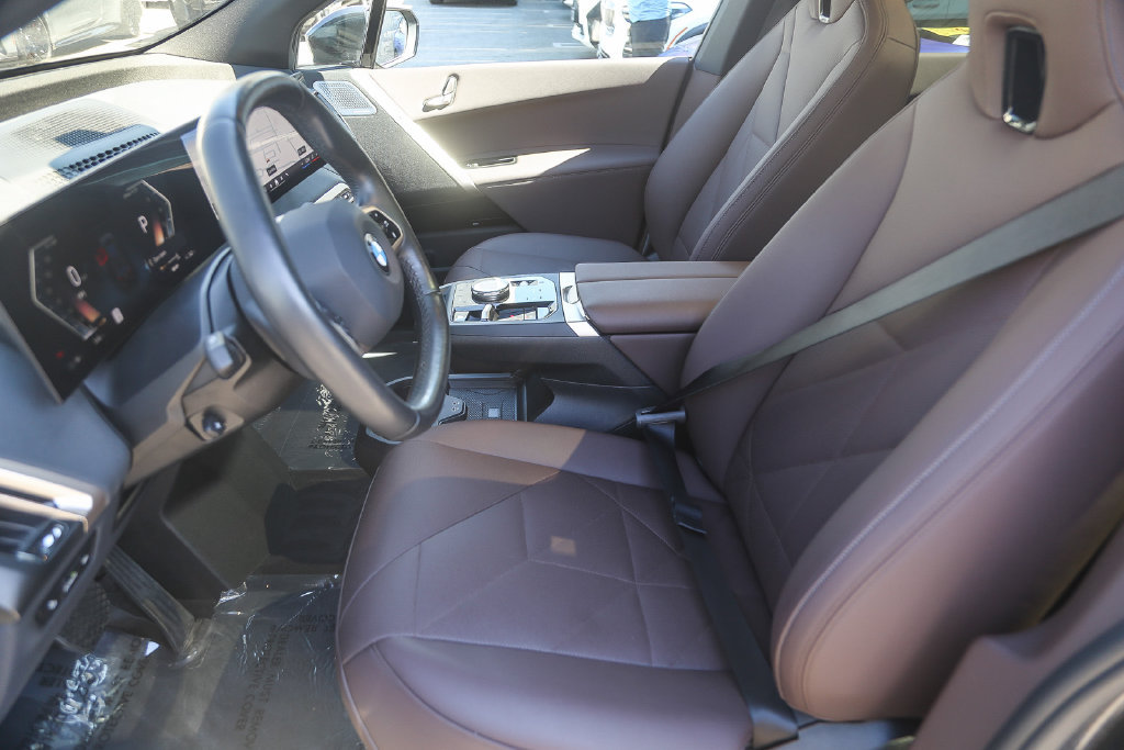 Certified 2026 BMW iX xDrive45 w/ Premium Package AWD/4WD image 13