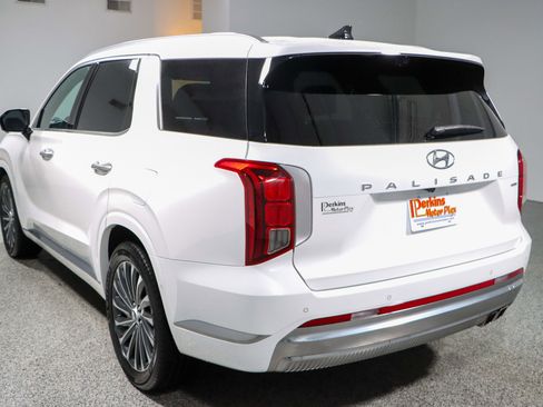 Used 2023 Hyundai Palisade Calligraphy image 9