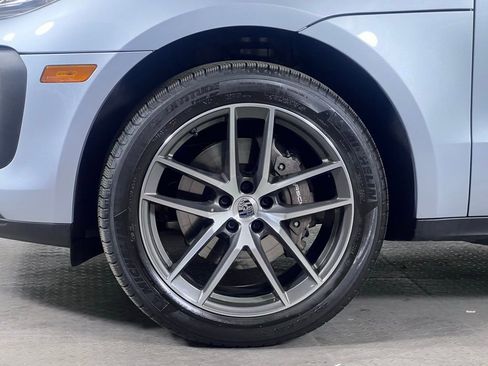 Certified 2024 Porsche Macan image 11