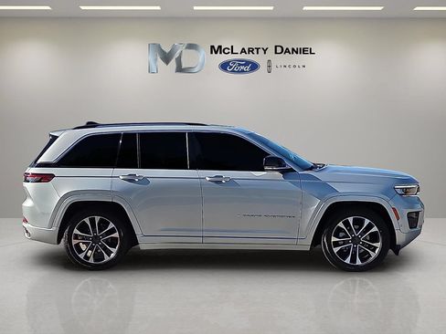 Used 2024 Jeep Grand Cherokee Overland w/ Luxury Tech Group IV AWD/4WD image 6