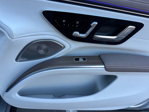 Certified 2022 Mercedes-Benz EQS 580 4MATIC Sedan w/ Exclusive Trim Package image 19