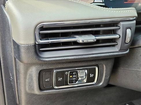 Used 2023 Lincoln Corsair Reserve w/ Equipment Group 202A image 11