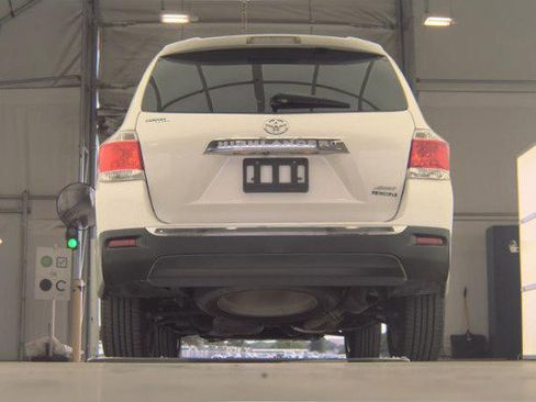 Used 2012 Toyota Highlander Limited w/ Tow Pkg image 7