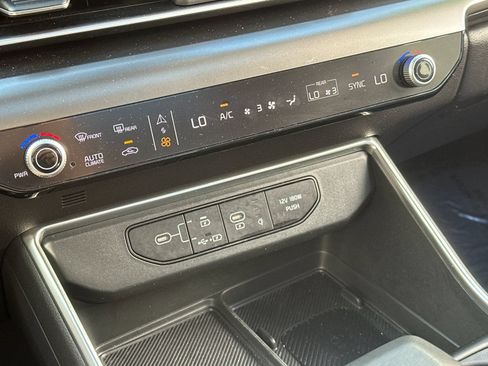 Used 2025 Kia Carnival SX Prestige FWD image 21