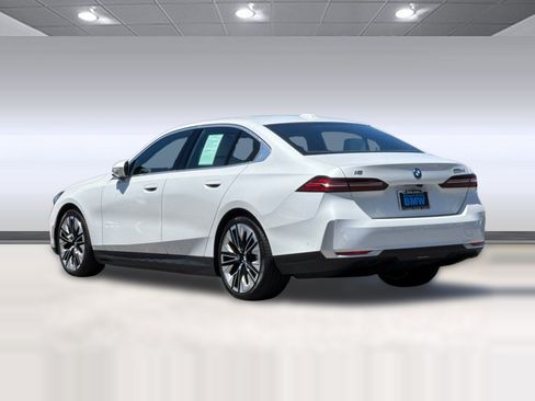 Used 2026 BMW i5 eDrive40 RWD image 3
