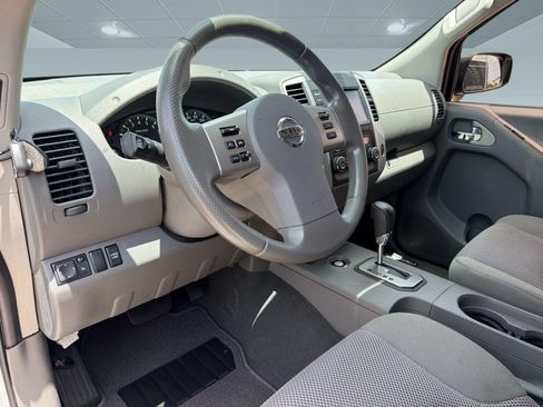 Used 2020 Nissan Frontier SV RWD image 4