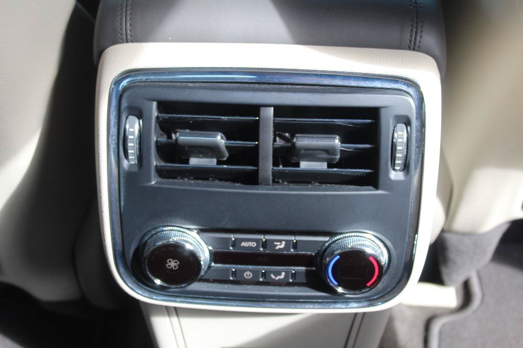 Used 2017 Lincoln Continental Reserve FWD image 17