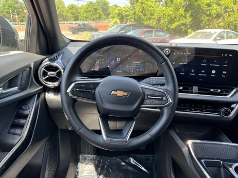 Used 2025 Chevrolet Equinox LT FWD image 30