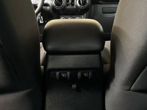 Used 2017 Jeep Wrangler Unlimited Sport w/ Quick Order Package 24S AWD/4WD image 12