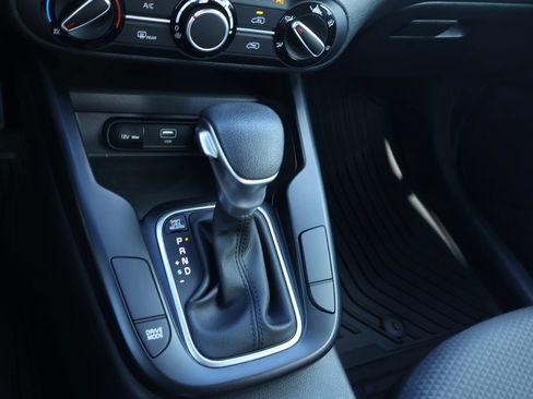 Used 2025 Kia Soul LX w/ LX Technology Package FWD image 24