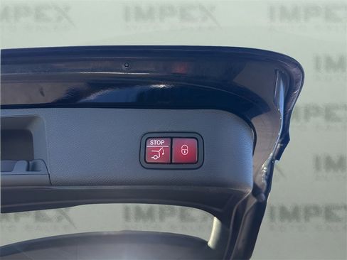 Used 2015 Mercedes-Benz ML 63 AMG 4MATIC image 29