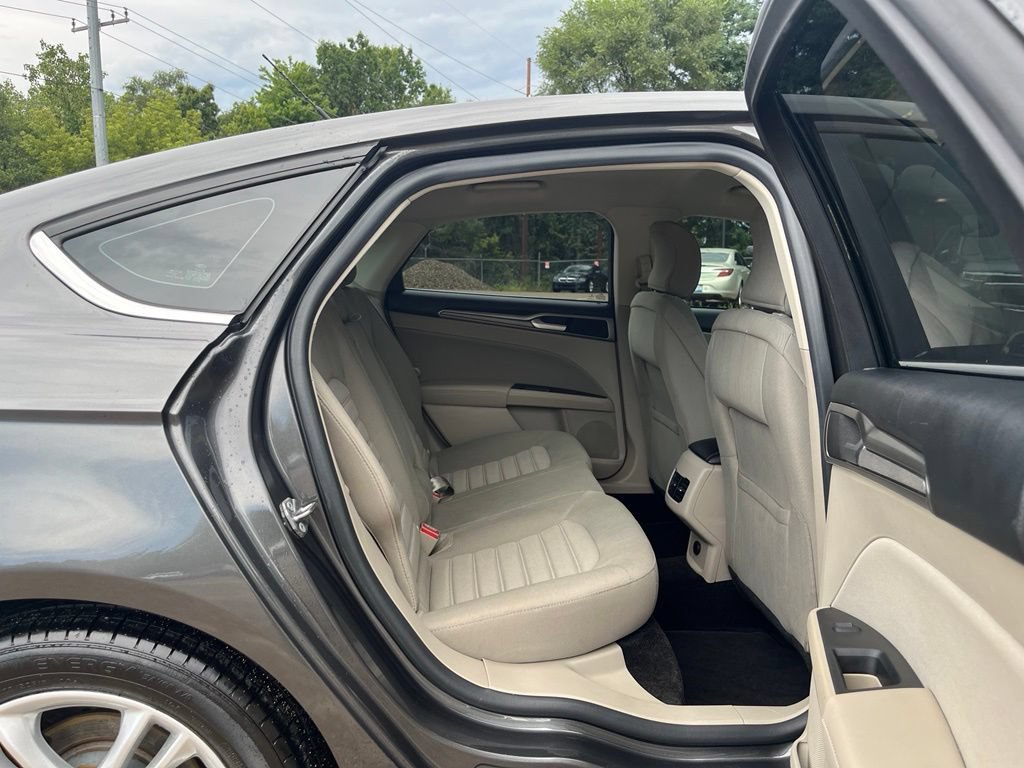 Used 2018 Ford Fusion SE w/ Fusion SE Technology Package FWD image 29