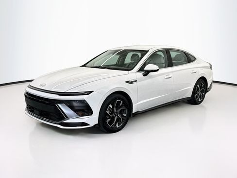 Used 2025 Hyundai Sonata SEL FWD image 3