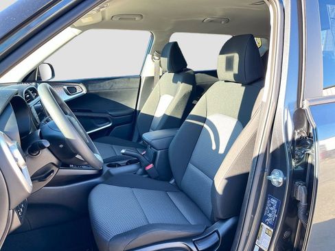 Certified 2025 Kia Soul LX w/ LX Technology Package image 18