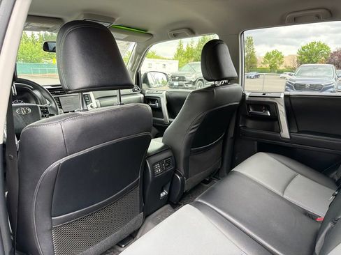 Used 2022 Toyota 4Runner SR5 Premium AWD/4WD image 33