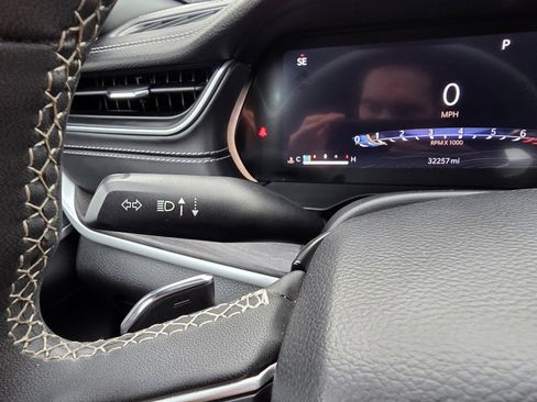 Used 2024 Jeep Grand Cherokee Limited image 17