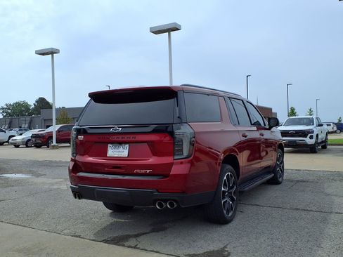 Used 2025 Chevrolet Suburban RST w/ Comfort Package AWD/4WD image 2