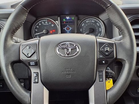 Used 2022 Toyota Tacoma TRD Off-Road image 31