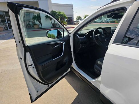 Certified 2025 Toyota RAV4 XLE AWD/4WD image 19