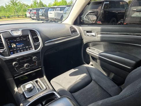 Used 2019 Chrysler 300 Touring w/ Sport Appearance Package RWD image 11