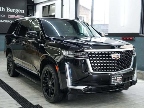 Used 2023 Cadillac Escalade Premium Luxury AWD/4WD image 3