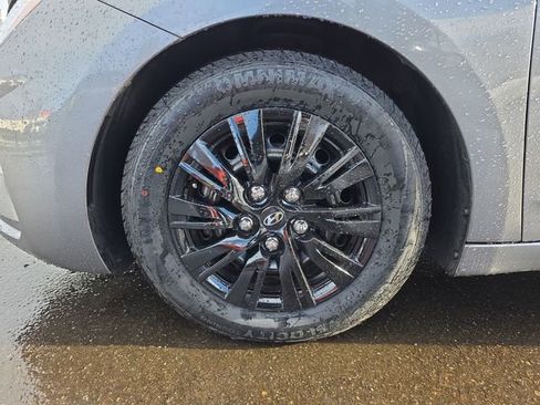 Used 2019 Hyundai Elantra SE image 28