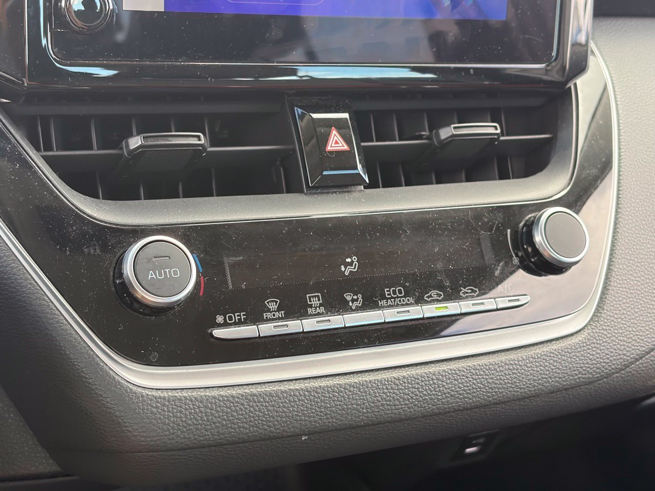Used 2023 Toyota Corolla LE FWD image 9