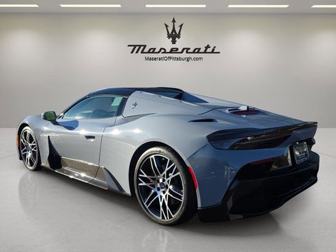 Used 2023 Maserati MC20 Spyder image 3