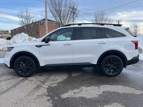 Certified 2023 Kia Sorento S image 2