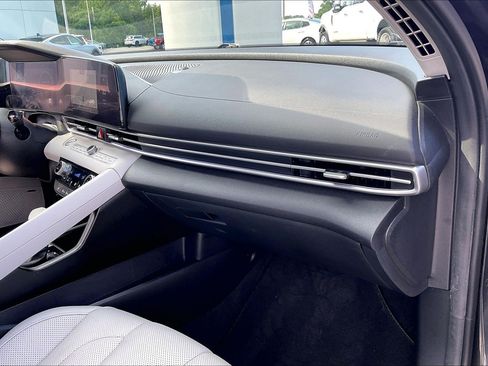 Used 2023 Hyundai Elantra Limited FWD image 15