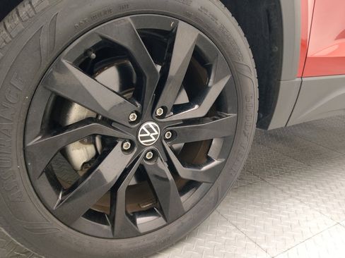 Used 2023 Volkswagen Taos SE w/ Black Wheel Package FWD image 31