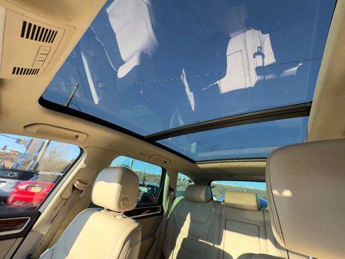 Used 2013 Volkswagen Touareg Sport image 21
