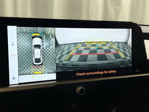 Used 2023 Toyota Crown Limited image 27